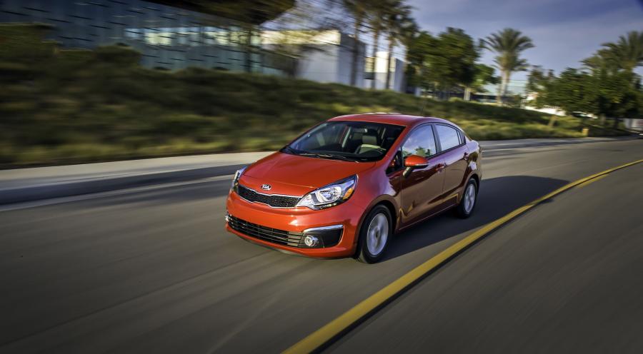  Kia Rio Sedan 2015 года  (US) (фото 12 из 27)